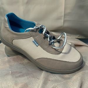 SAS Blue/Off White/Gray Walking Tennis Shoes 7.5WW VG Condition